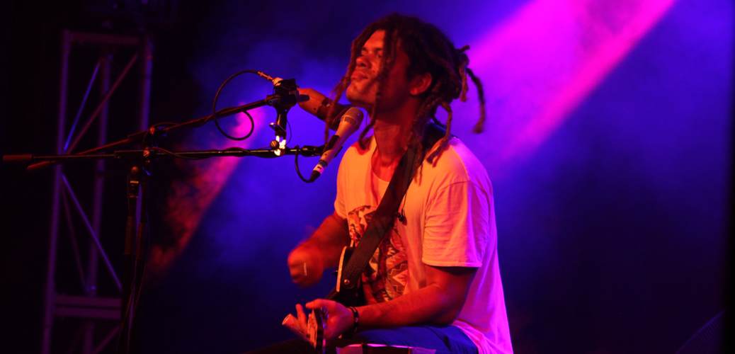 Ash Grunwald Live